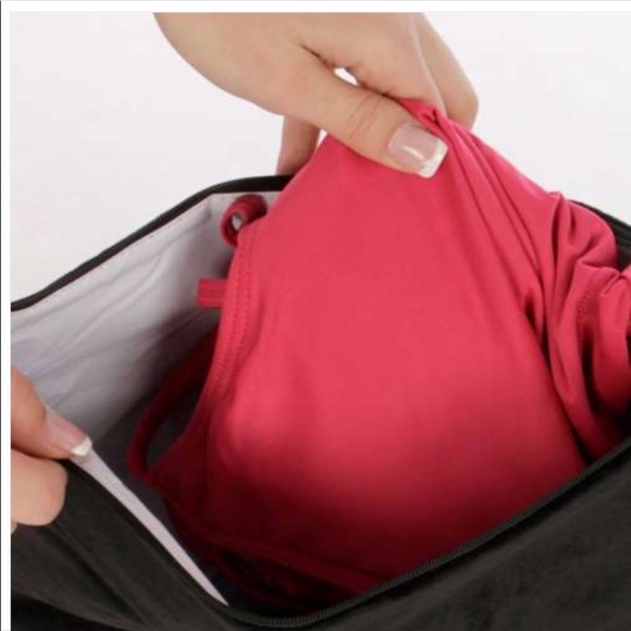 🌟SALE🌟 Black Wet Bikini Bag - Picture 8 of 8